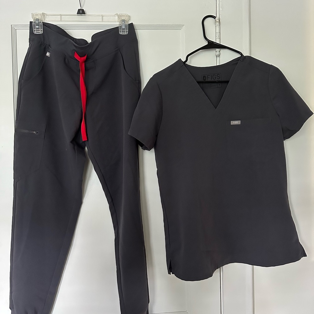 Figs Charcoal Scrub Set with Red Tie